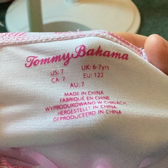 Girls Swimsuit with matching hat. - Picture 4 of 4